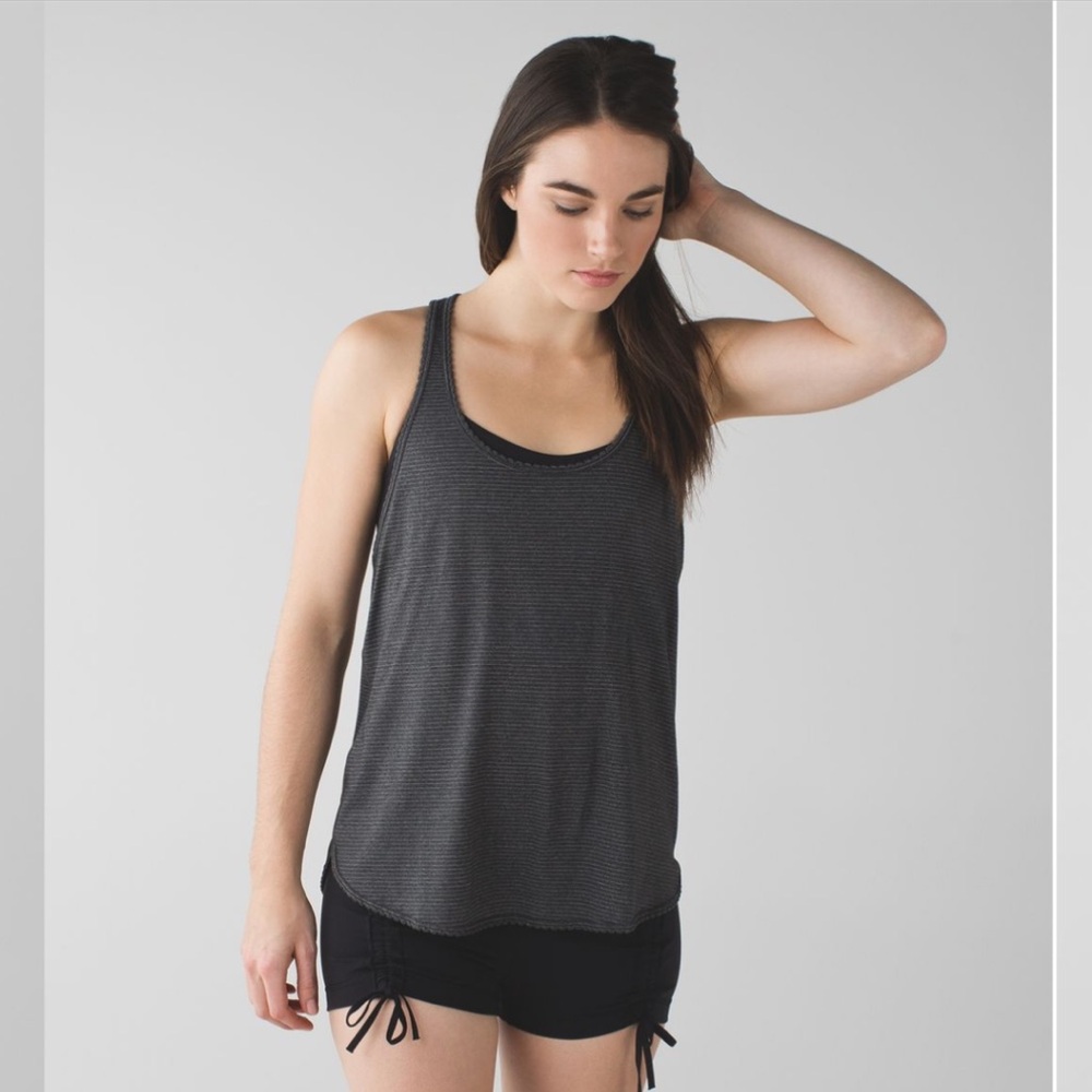 Lululemon 105 F Singlet *Silver
Heathered Black Size 8